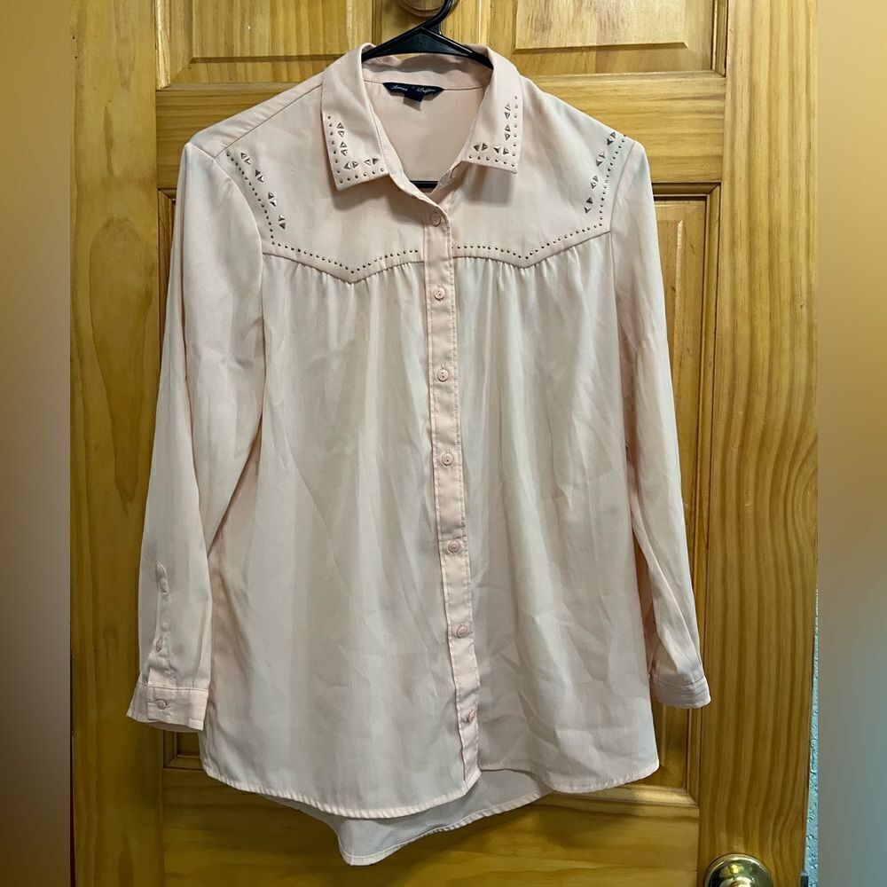 American Eagle size M peach western style button down blouse